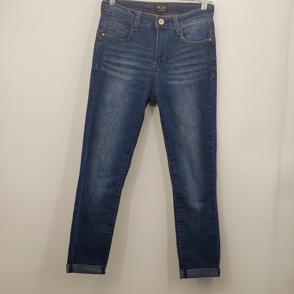 NWOT RELAXED FIT STRETCH JEANS. JEAN SALE !!!